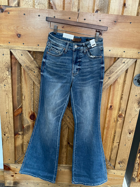Judy Blue Tummy Control : Medium Wash Flare Fit Denim