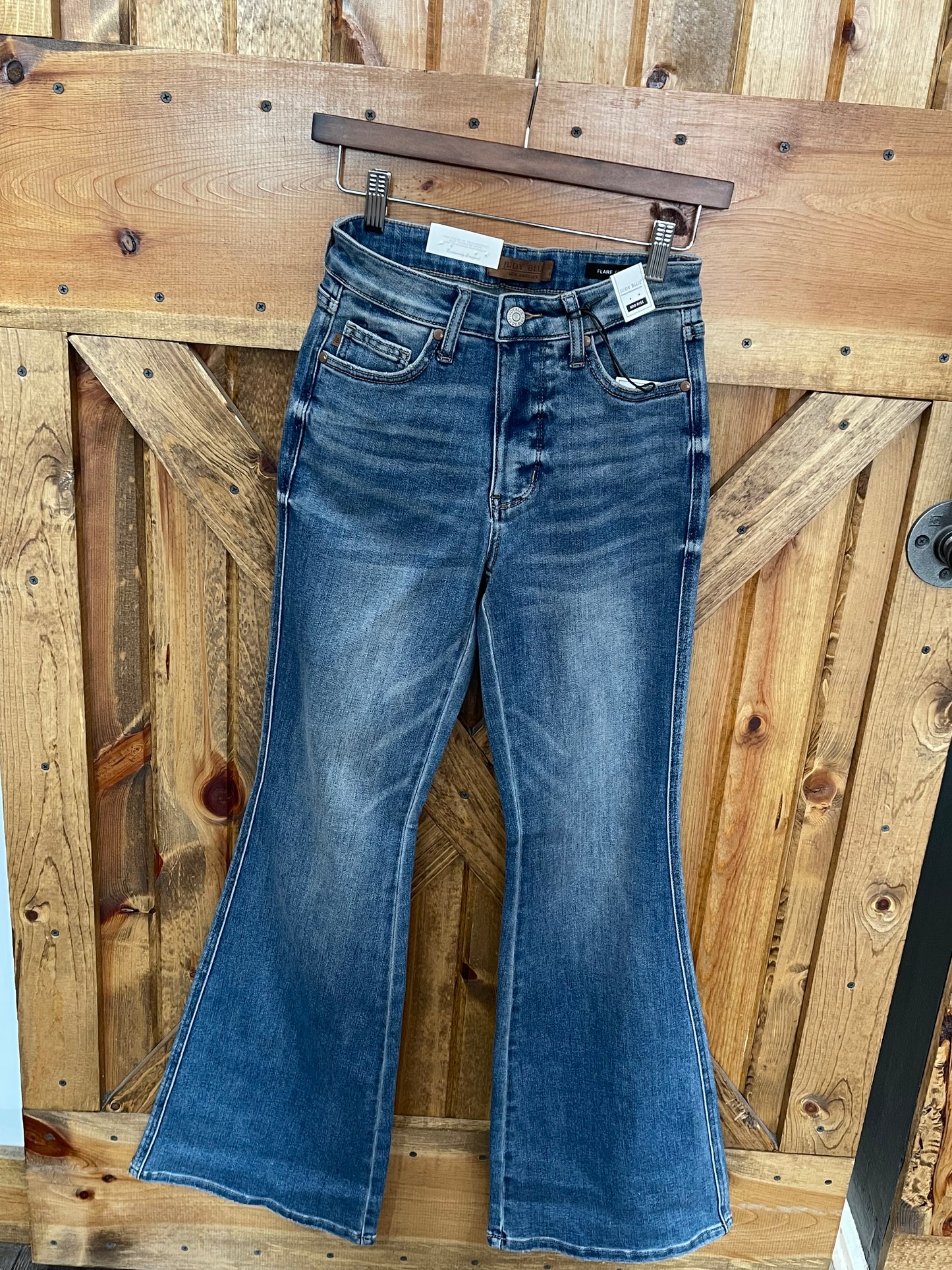 Judy Blue Tummy Control : Medium Wash Flare Fit Denim