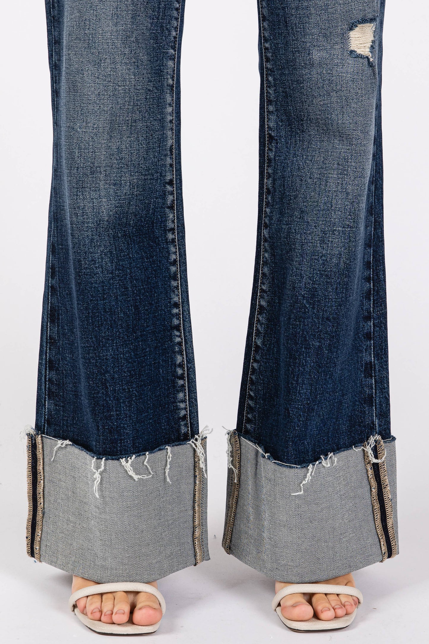 P1313F-DK MID RISE COMFORT RELAXED FLARE W/ CUFFED HEM: 7/27