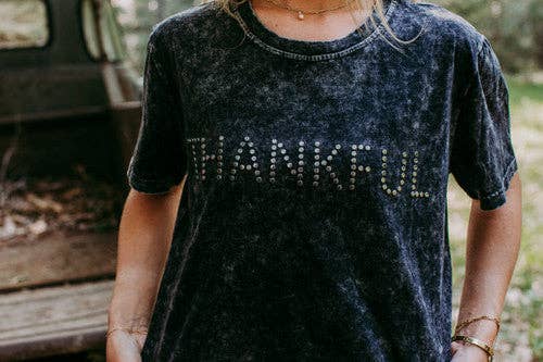 MK480 Thankful Acid Washed Studs SL Tee - Charcoal: Charcoal / L