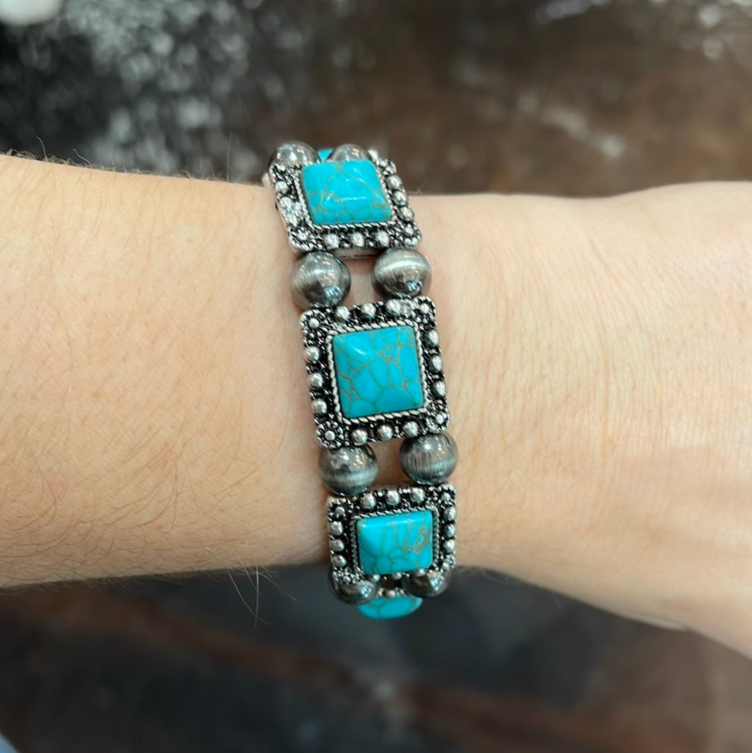 Beaded square turquoise bracelet