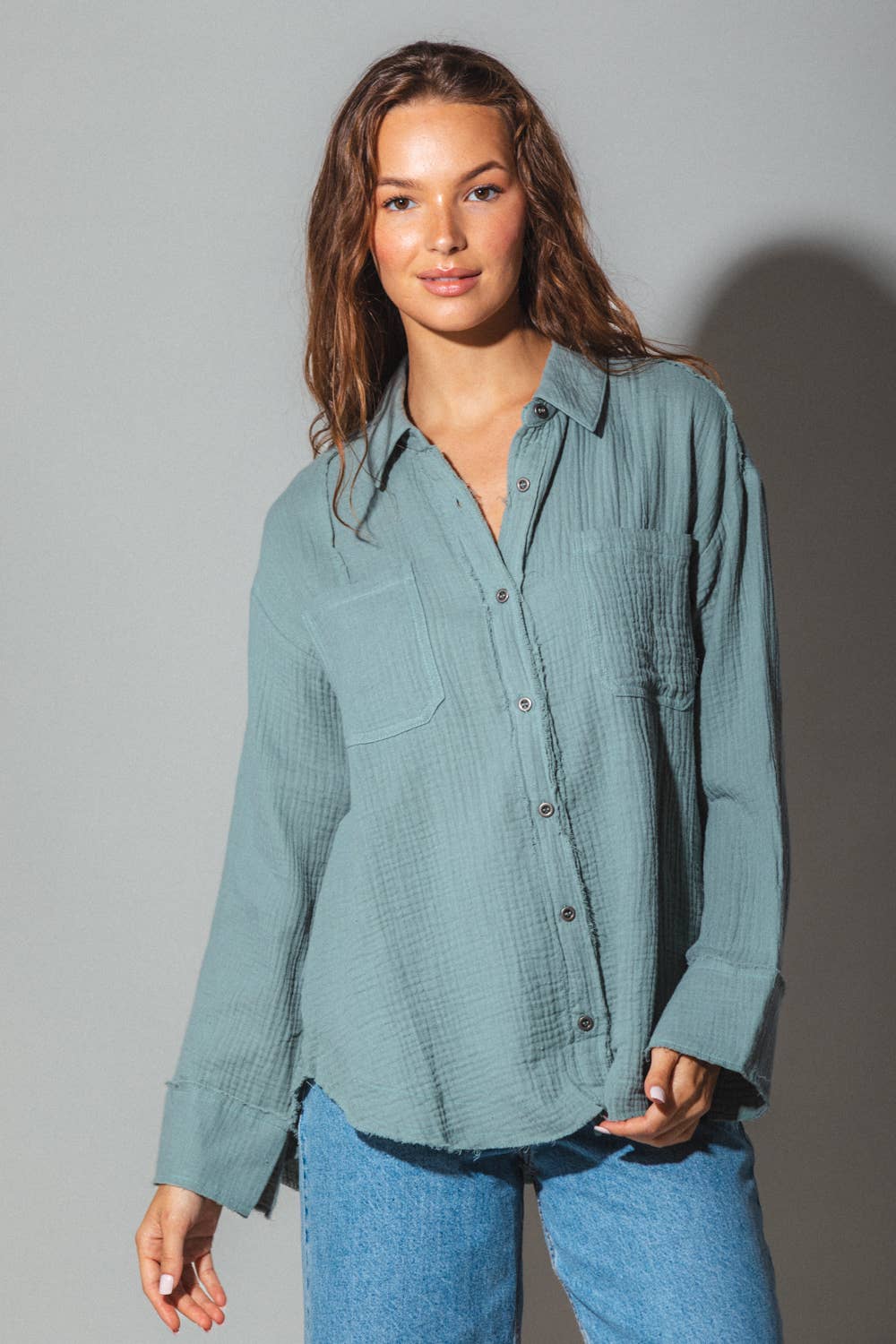 NT10295-Frayed hem detail solid woven shirt top